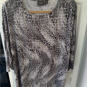Chico's Gray and White 3/4 Sleeve Blouse